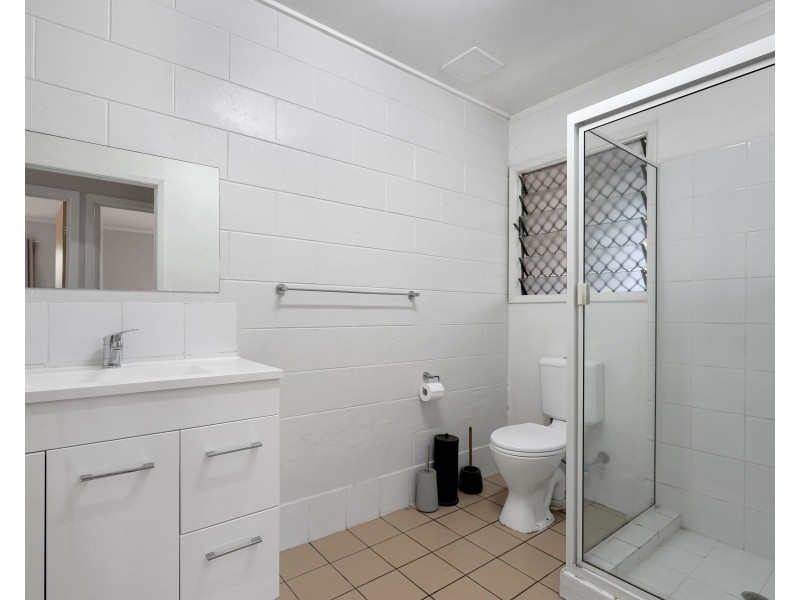 1/4 Moody Street, Manoora QLD 4870