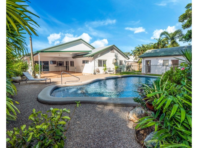 27 Bramble Street, Clifton Beach QLD 4879