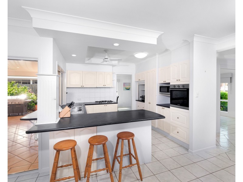 27 Bramble Street, Clifton Beach QLD 4879