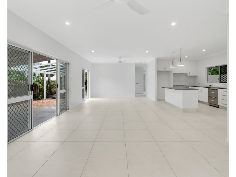 17 Iona Close, Edge Hill QLD 4870