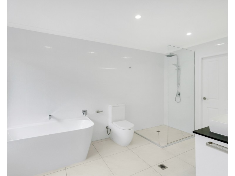 17 Iona Close, Edge Hill QLD 4870