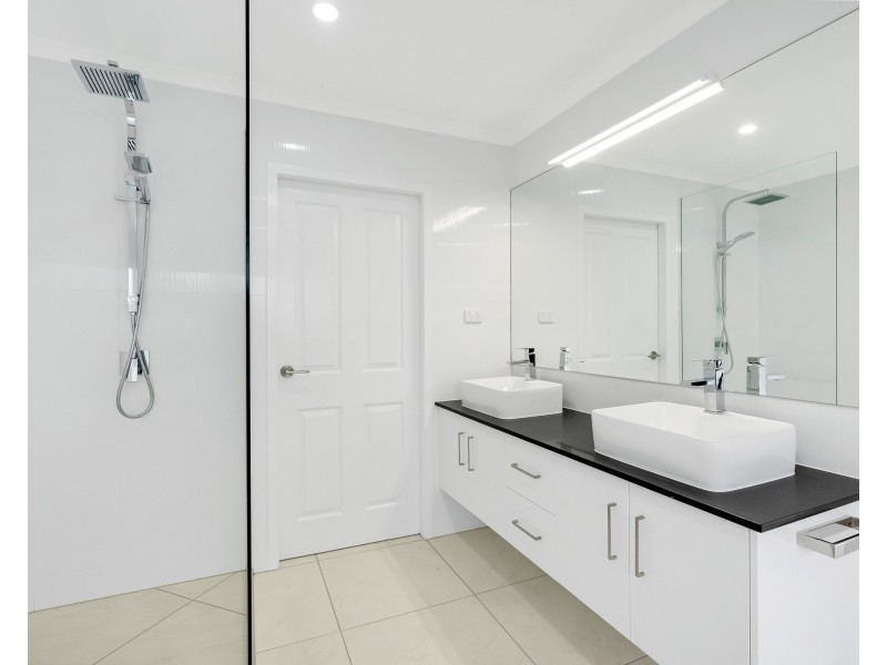17 Iona Close, Edge Hill QLD 4870