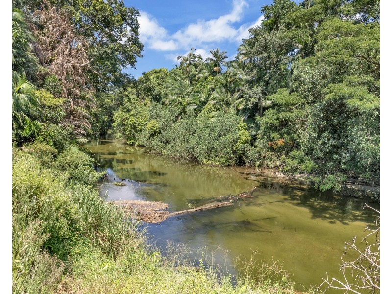81 Junction Road, Mossman QLD 4873