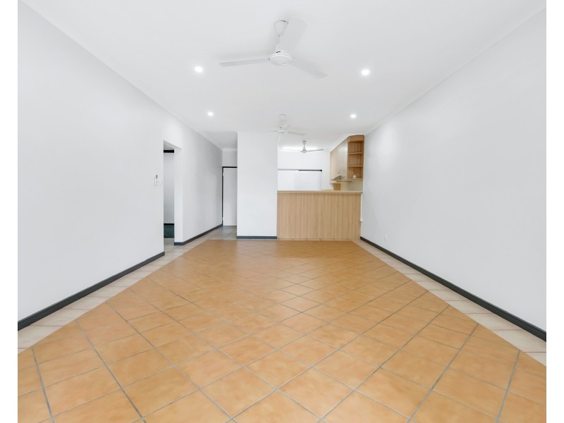 2/303-305 Lake Street, Cairns North QLD 4870