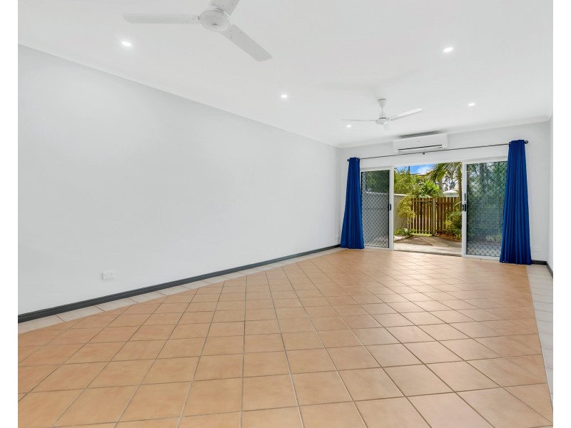 2/303-305 Lake Street, Cairns North QLD 4870