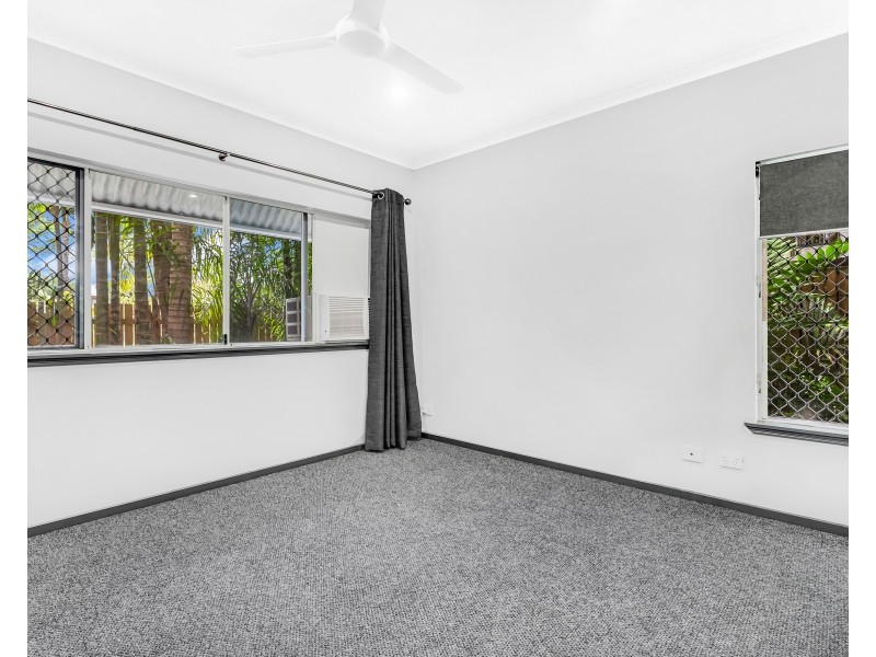 2/303-305 Lake Street, Cairns North QLD 4870