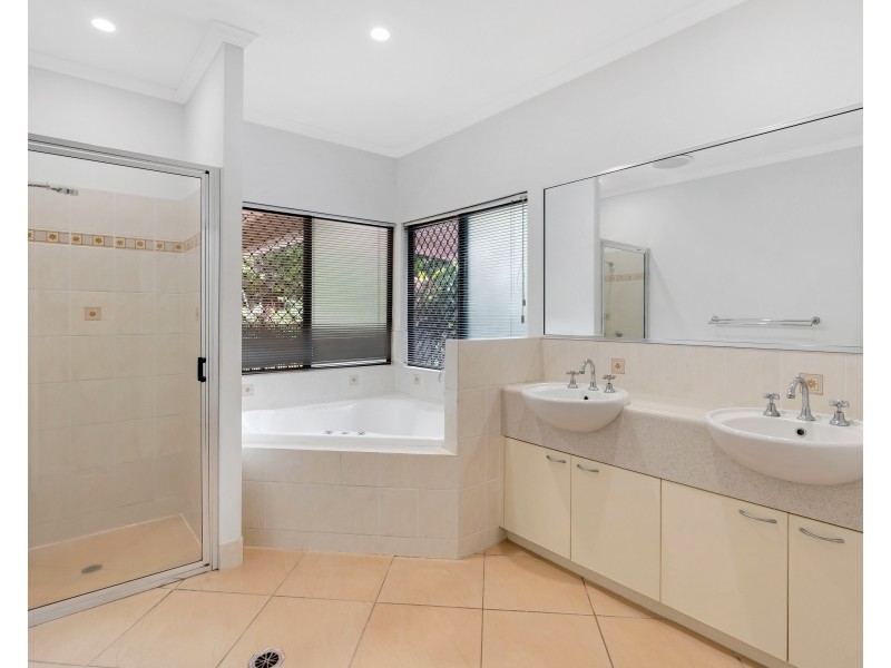 95 Michaelangelo Drive, Redlynch QLD 4870