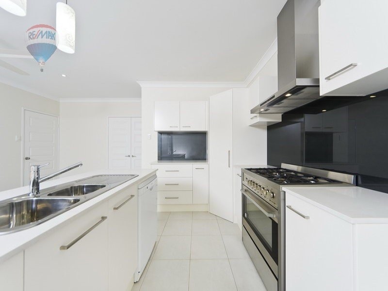 59 City View Crescent, Mooroobool QLD 4870