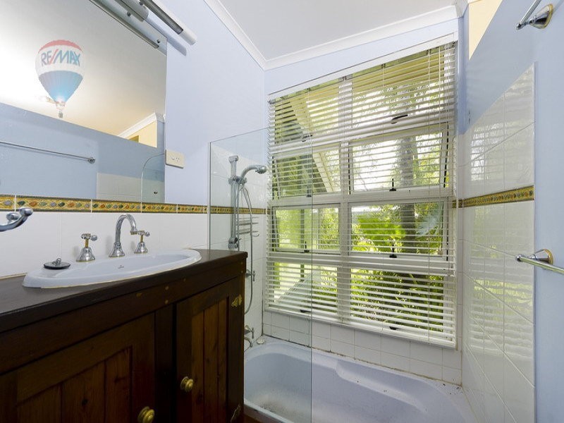8 Dollisson Street, Manunda QLD 4870