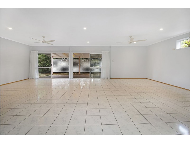 6 Summer Hill Drive, Mooroobool QLD 4870