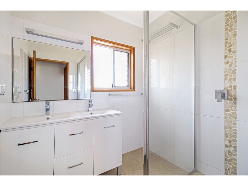 6 Summer Hill Drive, Mooroobool QLD 4870