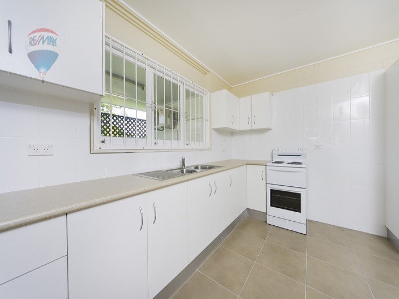 2/129 Mann Street, Westcourt QLD 4870