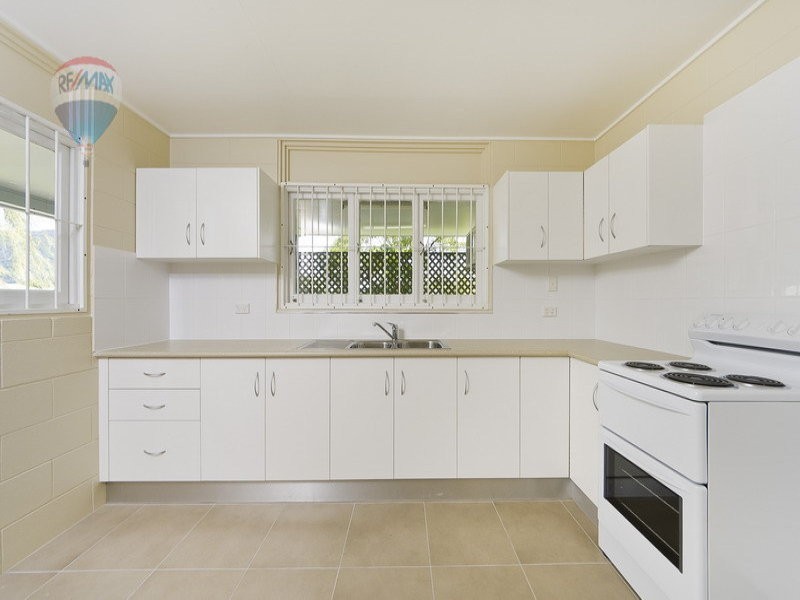 2/129 Mann Street, Westcourt QLD 4870