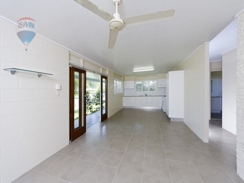 2/129 Mann Street, Westcourt QLD 4870