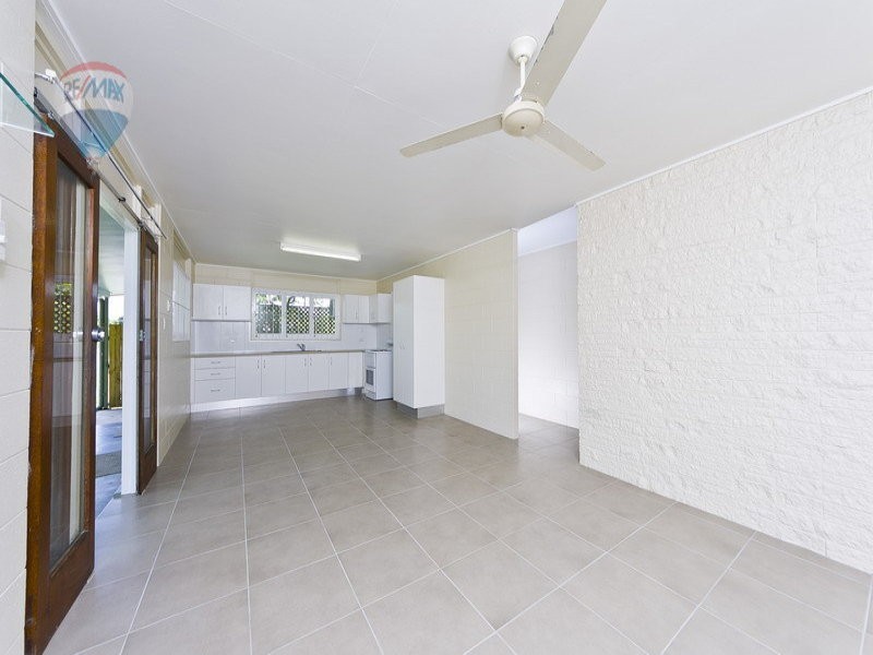 2/129 Mann Street, Westcourt QLD 4870