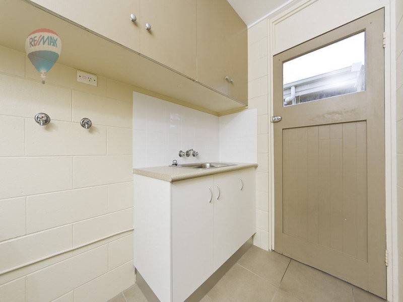 2/129 Mann Street, Westcourt QLD 4870