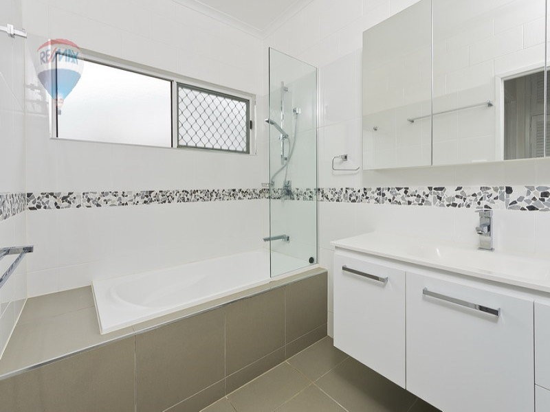 50 Bathurst Street, Bentley Park QLD 4869