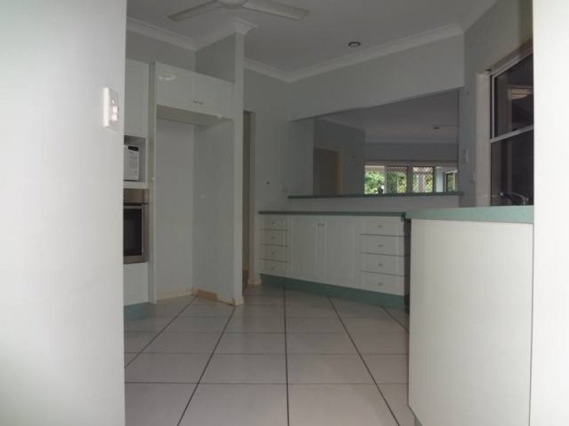 1 Albizia Close, Redlynch QLD 4870