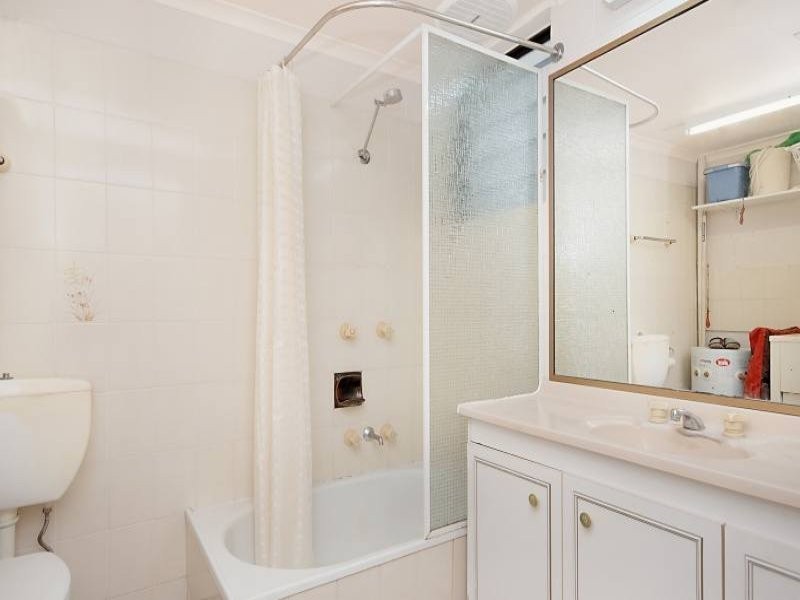 8/49 Digger Street, Cairns North QLD 4870