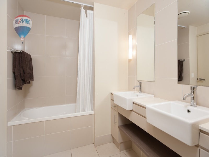 217/13-41 Mann Street, Westcourt QLD 4870