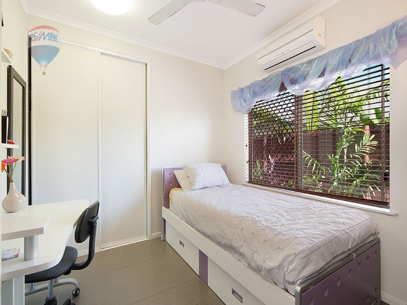 12 Hetherton Street, Smithfield QLD 4878