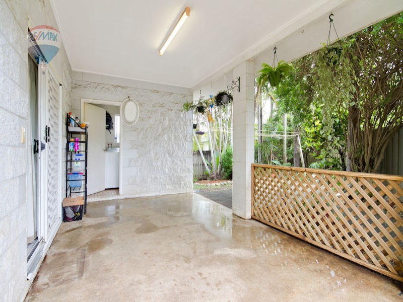 2/8 Deshon Street, Whitfield QLD 4870