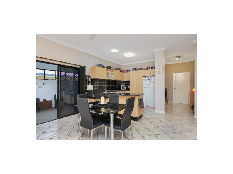11 Sherwood Close, Brinsmead QLD 4870