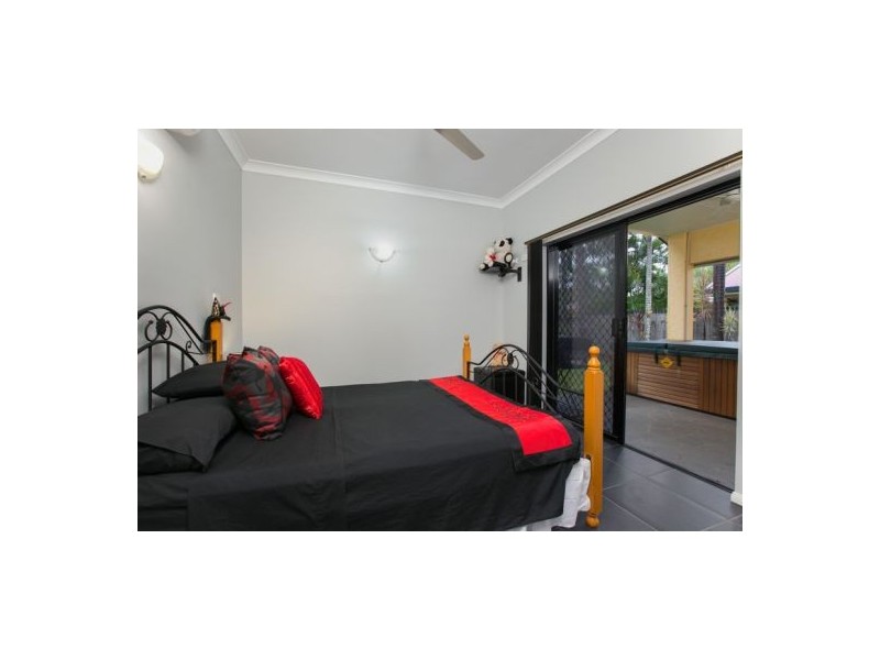 11 Sherwood Close, Brinsmead QLD 4870