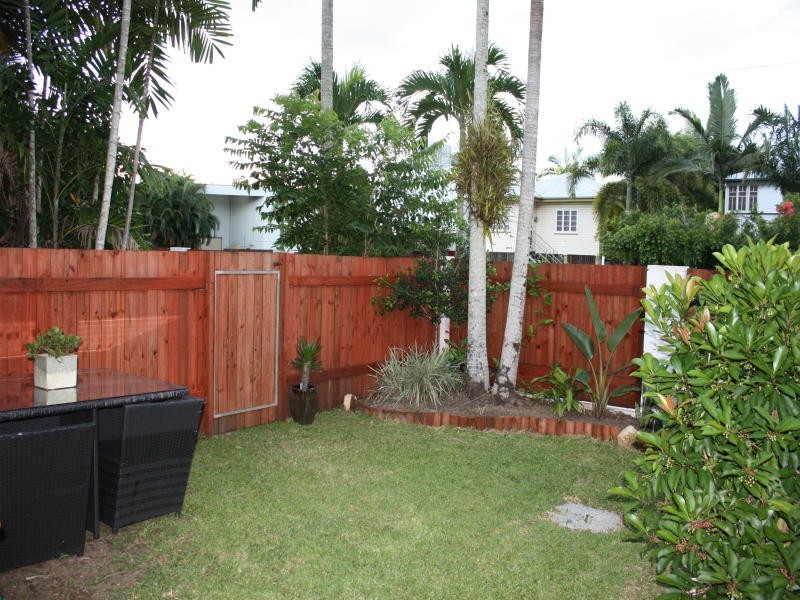 1/14 Rowe Street, Earlville QLD 4870