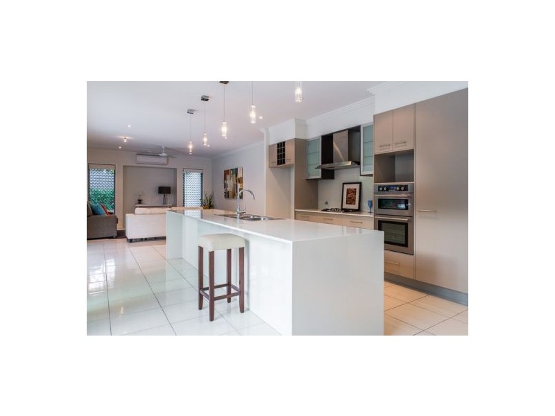 6 Bushlark Place, Smithfield QLD 4878