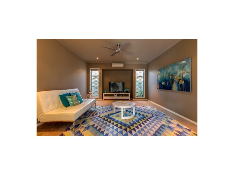 6 Bushlark Place, Smithfield QLD 4878