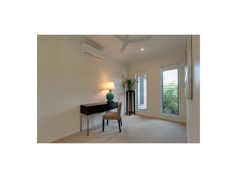 6 Bushlark Place, Smithfield QLD 4878