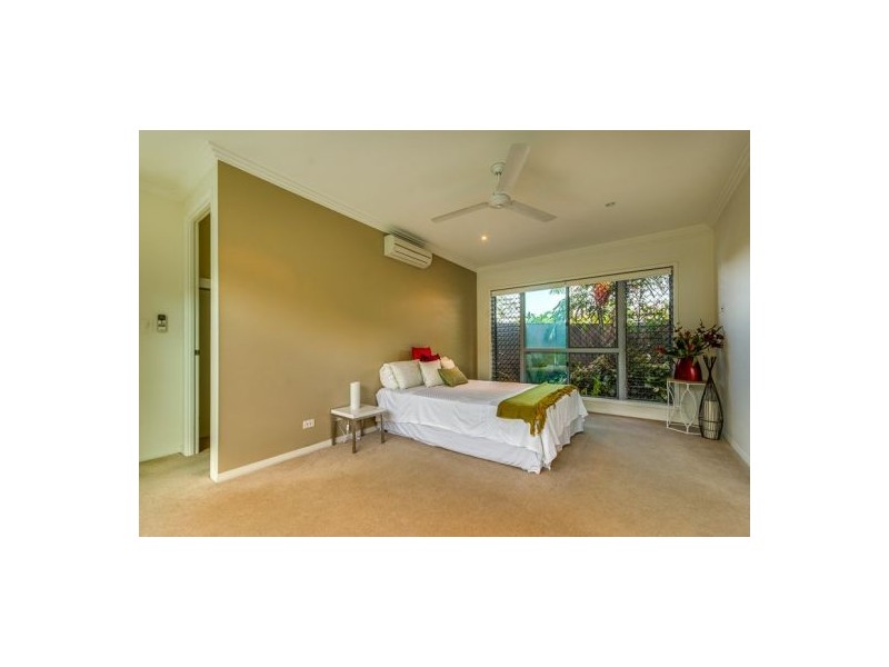 6 Bushlark Place, Smithfield QLD 4878