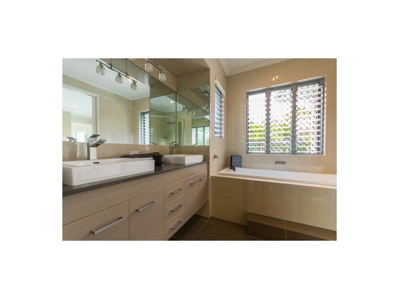 6 Bushlark Place, Smithfield QLD 4878