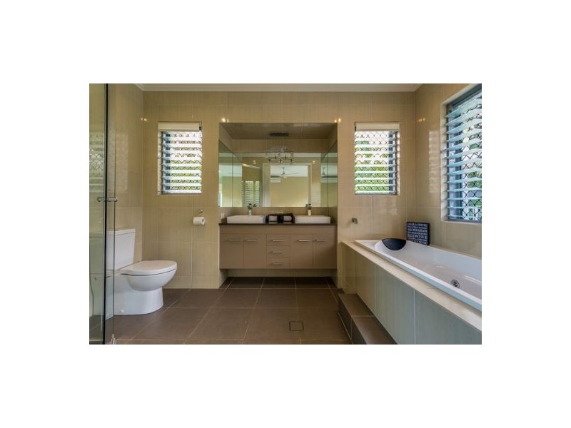 6 Bushlark Place, Smithfield QLD 4878