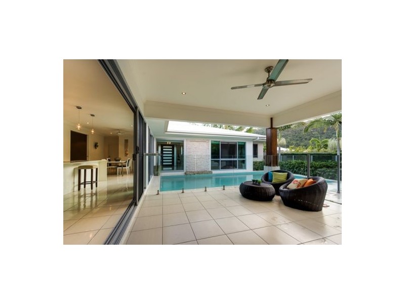 6 Bushlark Place, Smithfield QLD 4878