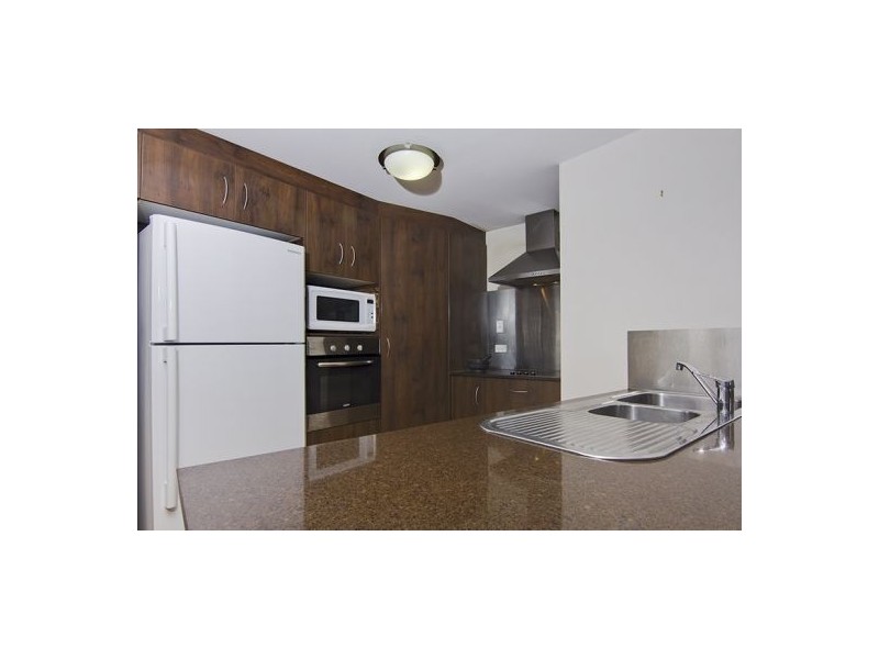 9/349 Lake Street, Cairns North QLD 4870