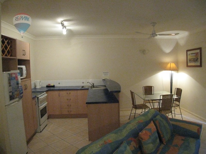 26/255 Lake Street, Cairns North QLD 4870