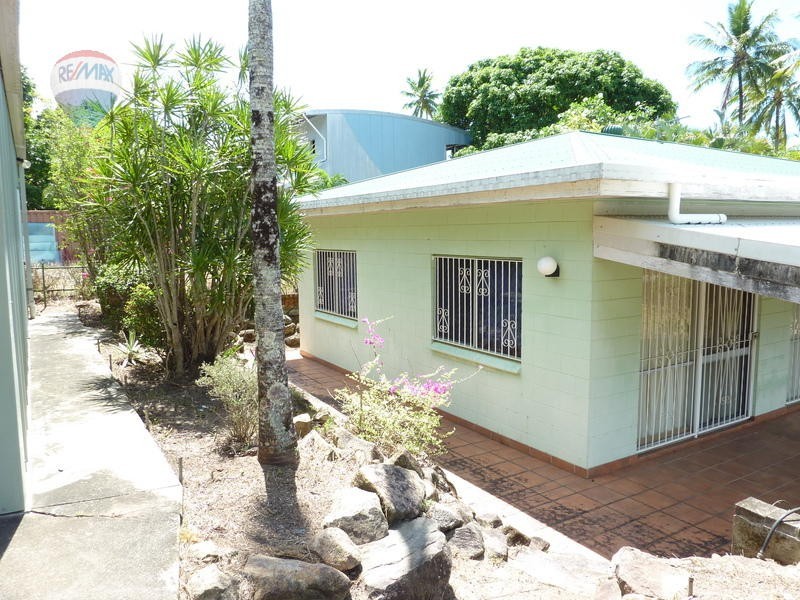 16 Giangurra Esplanade, East Trinity QLD 4871