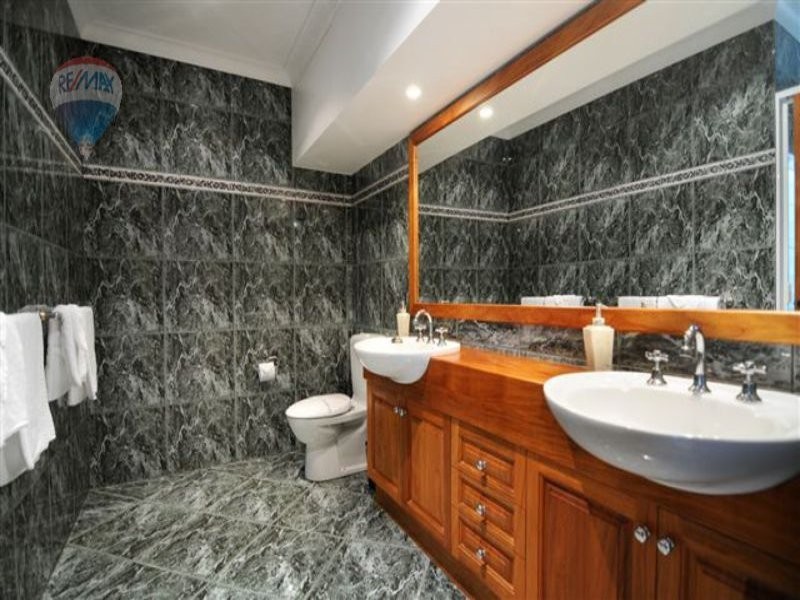 5 Hilltop Close, Bayview Heights QLD 4868