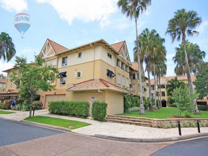 406/2 Greenslopes Street, Cairns North QLD 4870