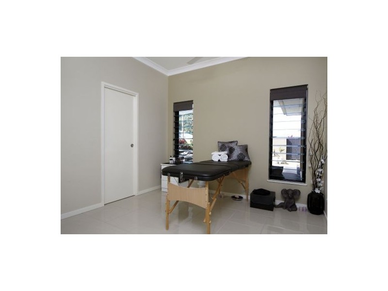 85 Roberts Drive, Trinity Beach QLD 4879