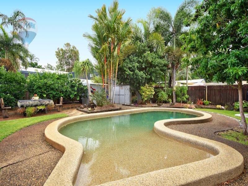 61 Oleander Street, Holloways Beach QLD 4878