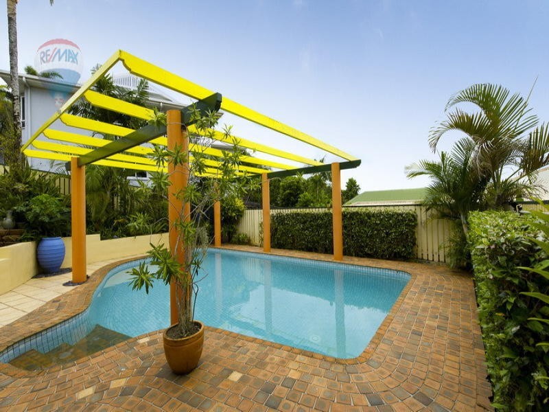 22 Summer Hill Drive, Mooroobool QLD 4870