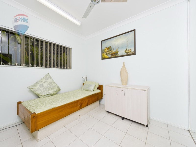 22 Summer Hill Drive, Mooroobool QLD 4870