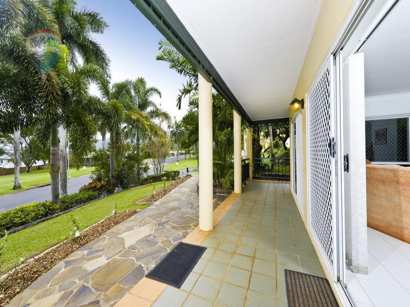 22 Summer Hill Drive, Mooroobool QLD 4870