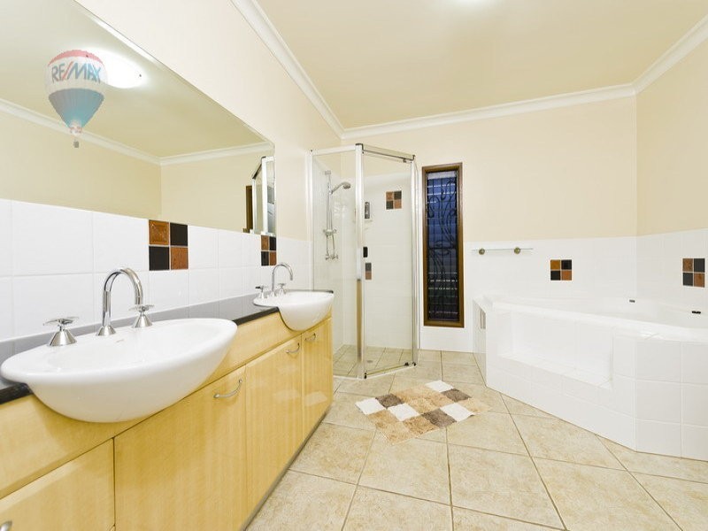 1 Vauclause Close, Brinsmead QLD 4870