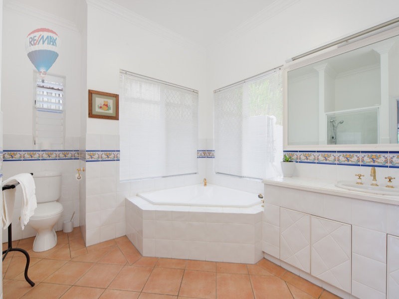 271 Toogood Road, Bayview Heights QLD 4868