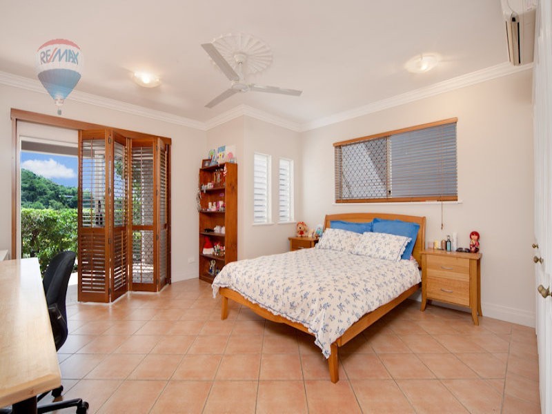 271 Toogood Road, Bayview Heights QLD 4868