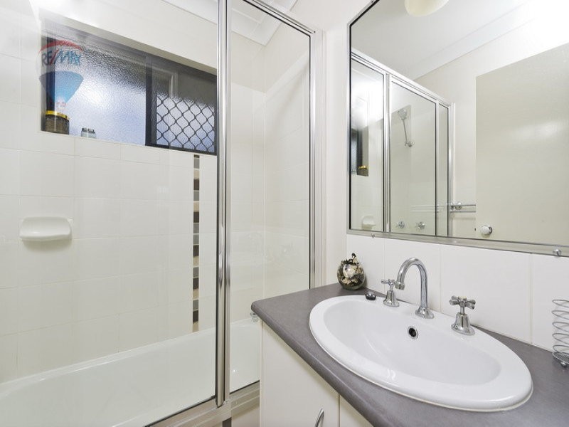 25 Cliffdale Street, Bentley Park QLD 4869